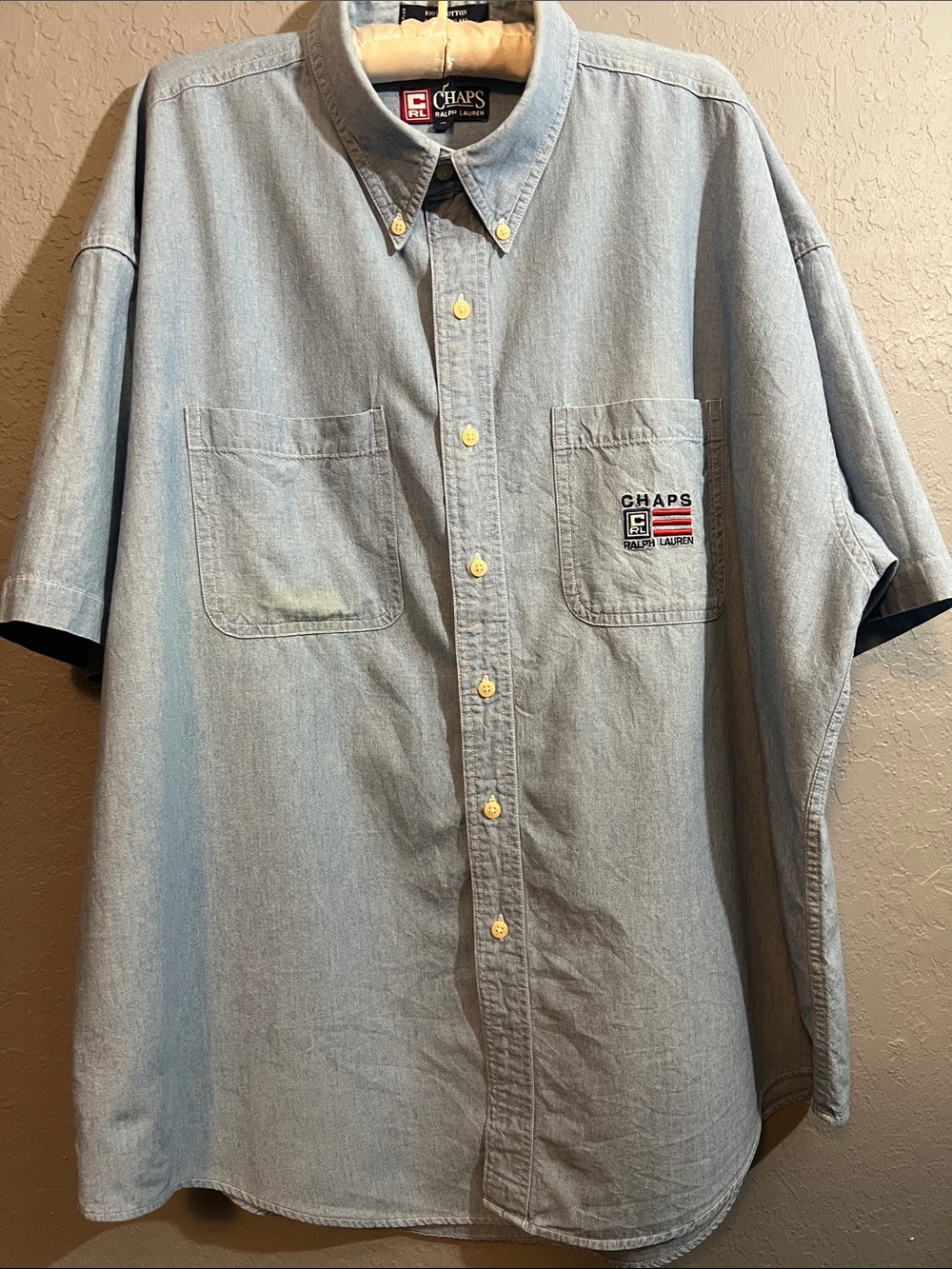 Chaps Light Blue Denim Short-Sleeve Button-Down Shirt with Chest Pockets